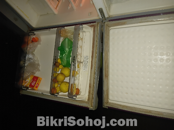 ফ্রীজ বিক্রয় করা হবে